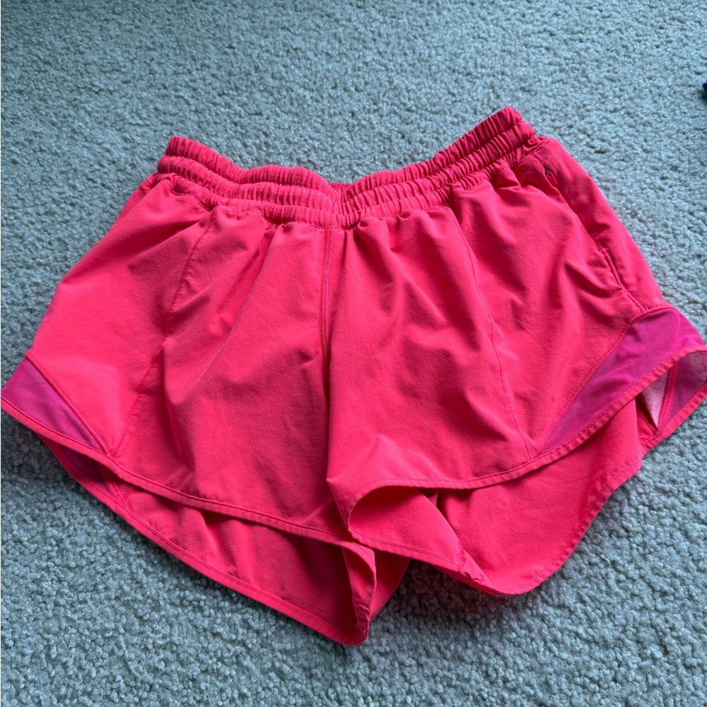 Lululemon Hotty Hot low rise 4 in shorts